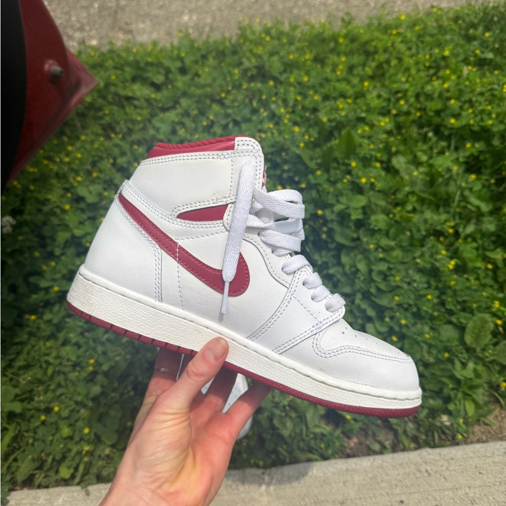 Nike White and Red High-Tops // Jordan 1 retro metallic red